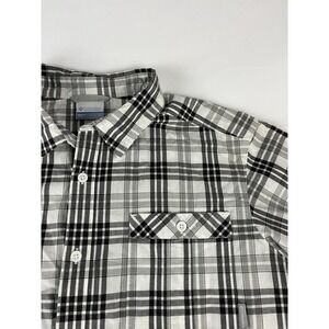 Columbia Men Size L Plaid Short Sleeve Button Up Shirt Casual Outdoor